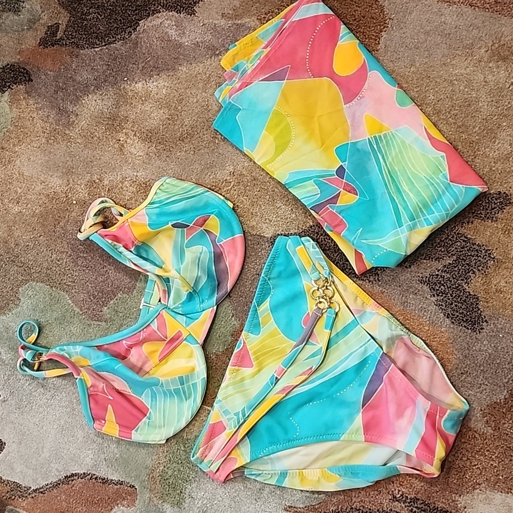 TARA GRINNA - Bikini & Coverup